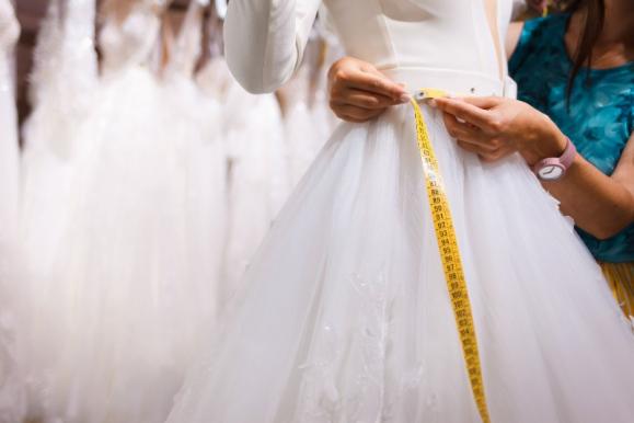création sur-mesure robe de mariée